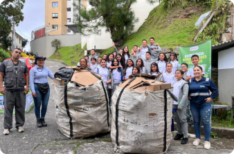 Actividad educativa y ambiental con participantes de instituciones de Caldas